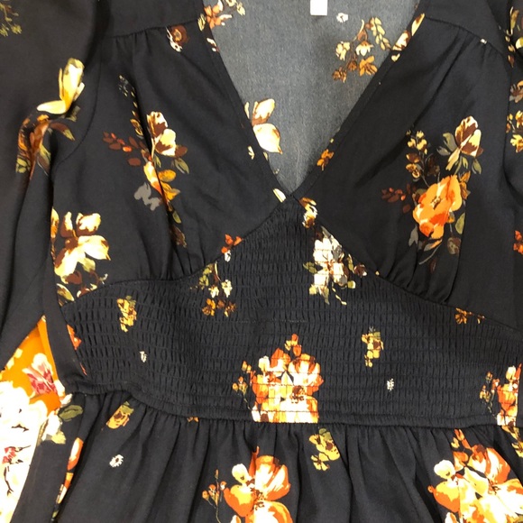 ❗️SOLD ❗️Xhiliration Floral Dresses Bundle Medium - Picture 9 of 11